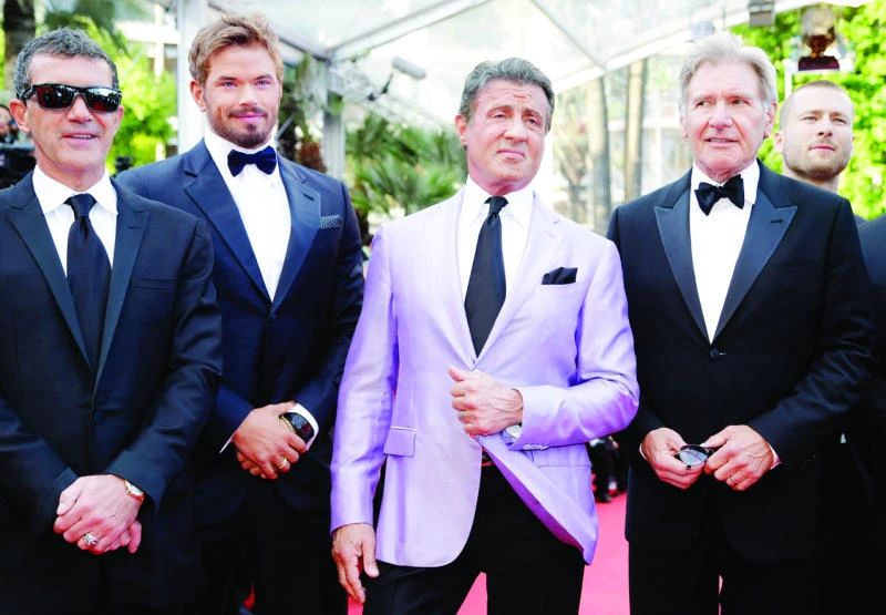 ‘Expendables 3’ cast rolls into Cannes in tanks
