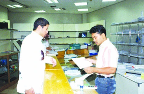 Students buy research papers for as little as SR200
