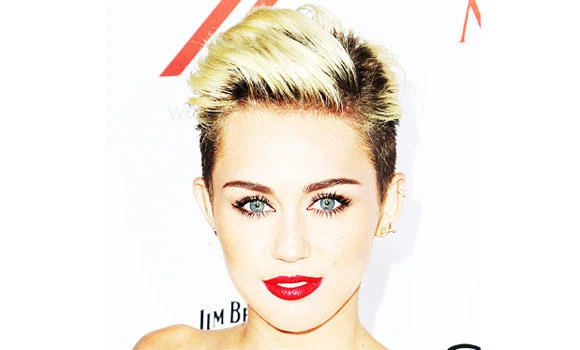 Cyrus gets restraining order against crazy fan