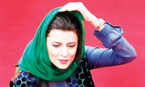 Iranian actress Hatami sorry for kiss