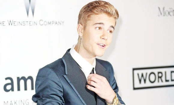 Bieber donates $545K at amfAR gala
