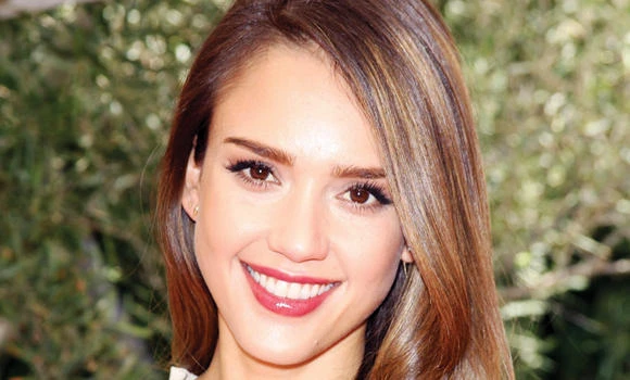 Jessica Alba says no to nannies