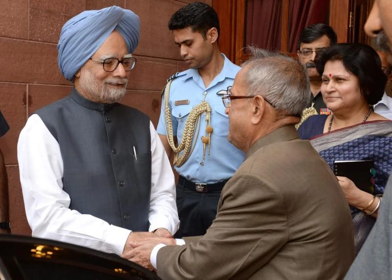 Obama bids fond farewell to outgoing India PM