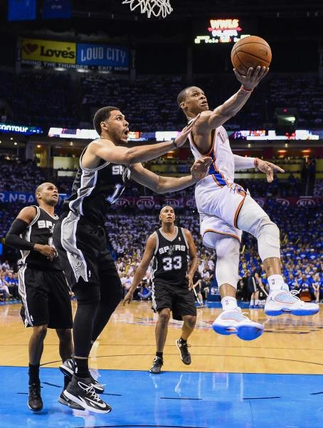 Westbrook delivers as Thunder level series at 2-2
