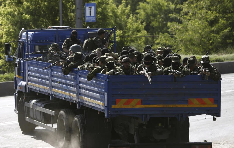 Fighting rages in Ukraine eastern city, at least 40 dead