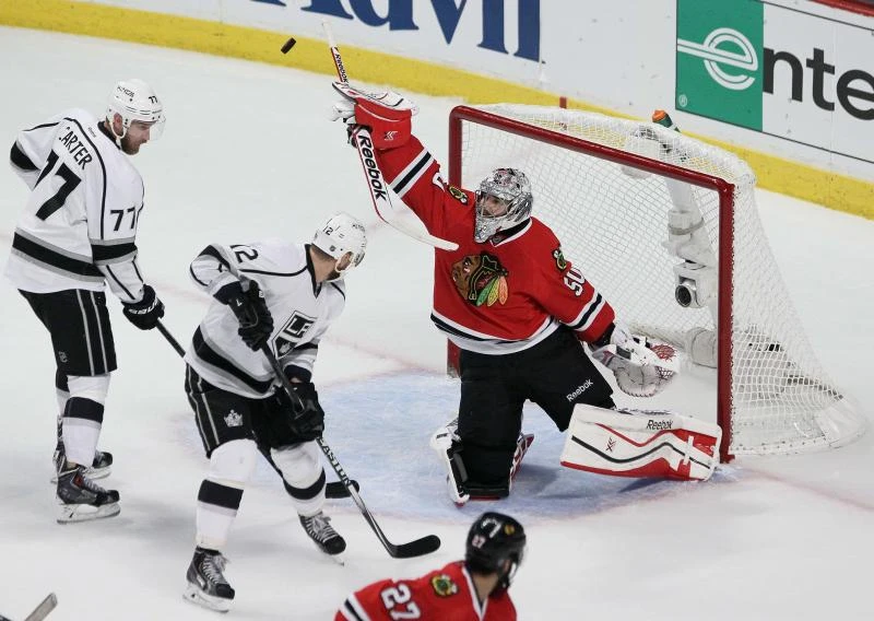 NHL: Kings rally past Blackhawks 6-2 in Game 2