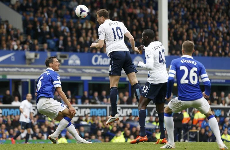Man City goes on top; Fulham, Cardiff go down