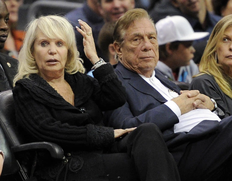 Sterlings said to agree to sell Clippers