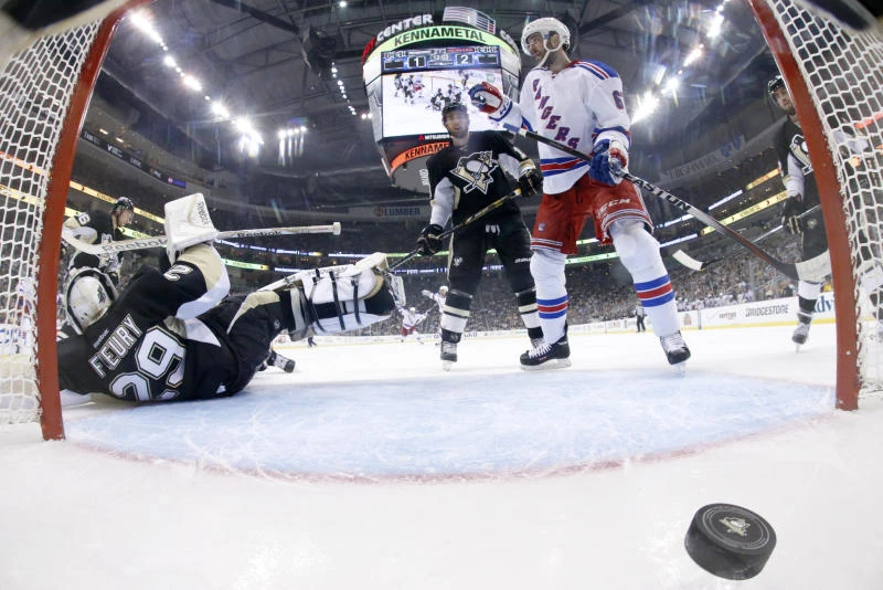 Rangers stay alive while Wild square series