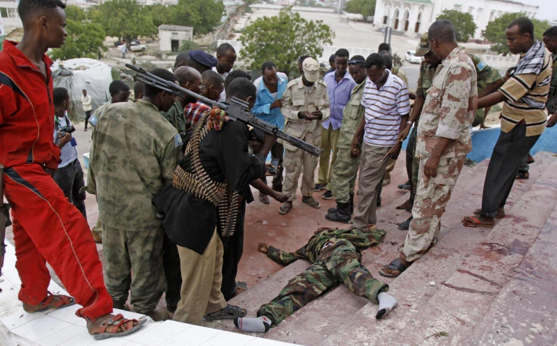 8 killed as militants attack Somali parliament