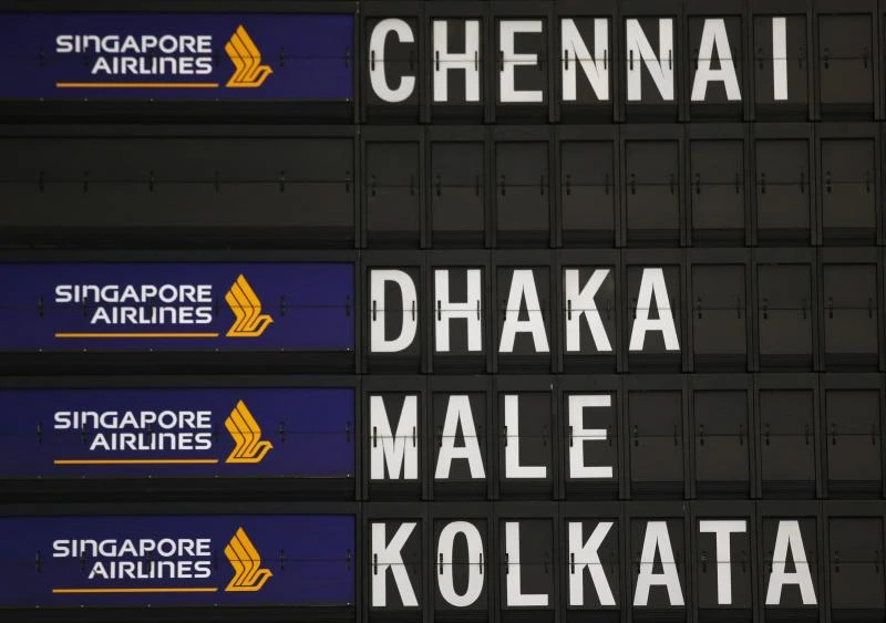Door scare forces Singapore Airlines jet to turn back