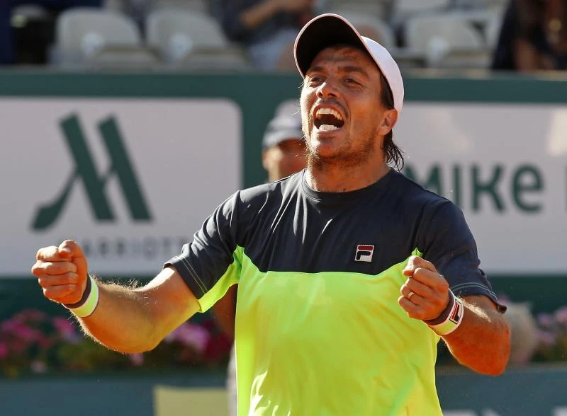 Berlocq stuns top seed Berdych for Portugal title