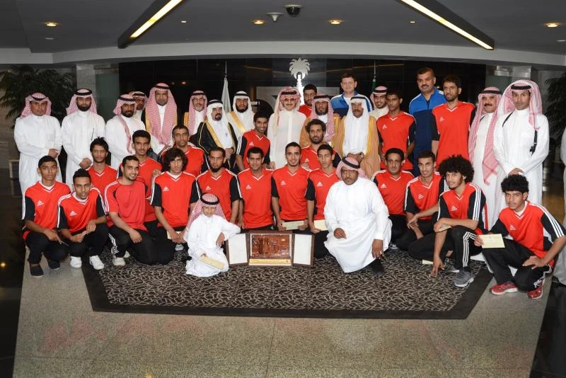 Prince Alwaleed awards SR200, 000 to Almahmal Sports Club
