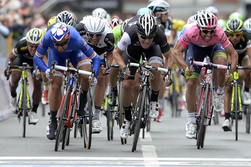 Bouhanni at the double in Giro