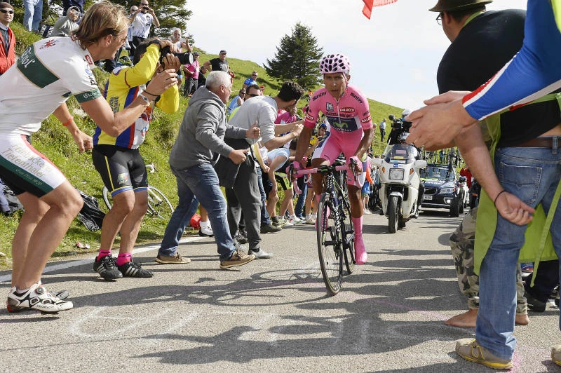 Quintana poised for Giro glory
