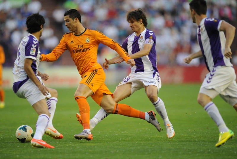 Spanish title fight down to Atletico, Barca
