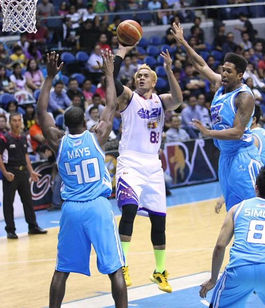 Air21 drags Mixers to KO game after 94-91 victory