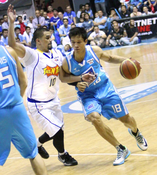 San Mig Coffee edges Talk ‘N Text for 2-1 lead