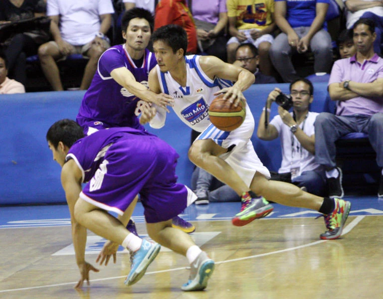 San Mig Coffee finishes off Air 21