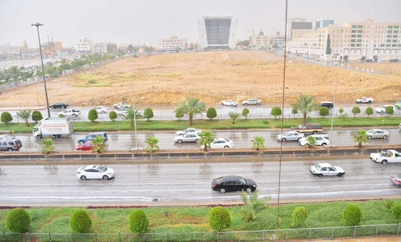 Showers cool off Riyadh residents