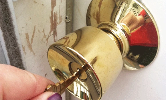 Experts call for home safety measures while on vacation