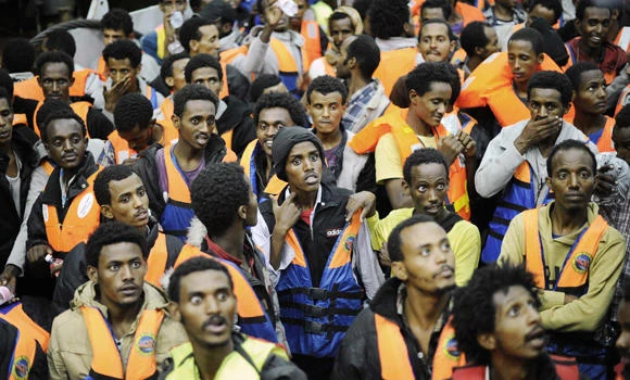Italy rescues more than 3,500 migrants; Renzi asks for help