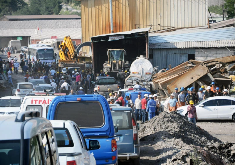 166 dead, many trapped in Turkish coal mine