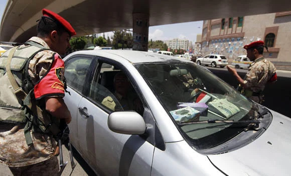 Suicide car bomb kills 12 soldiers, civilian in Yemen
