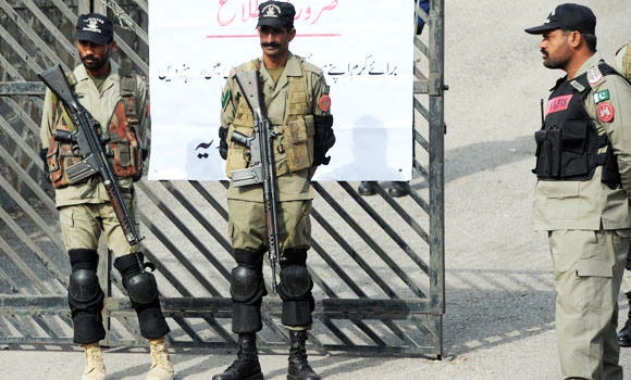 Pakistani Army kills 14 militants in border clash