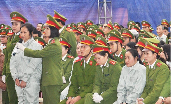 Vietnam hands death to 6 heroin traffickers