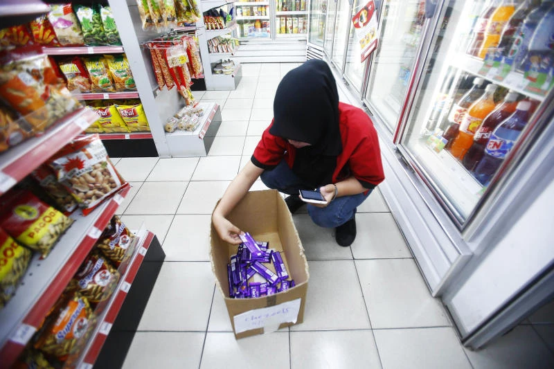 Malaysia says Cadbury chocolates free from pork