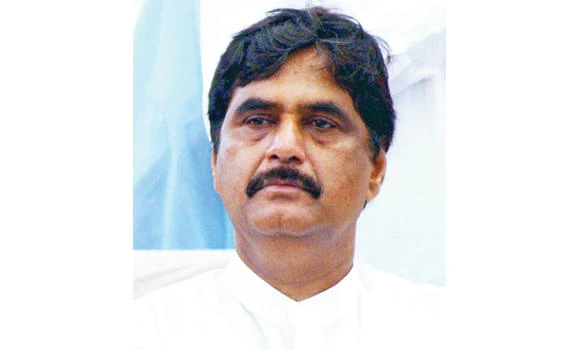 Indian minister killed in road crash; blow for Modi