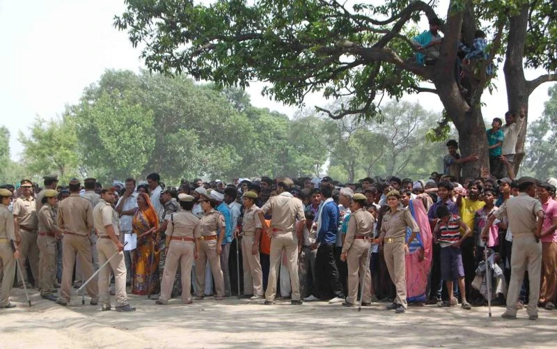 Suspects confess to raping 2 young girls in India