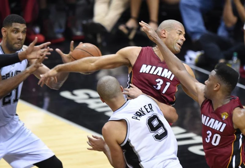 NBA finals: Spurs win Game 1 in sauna conditions