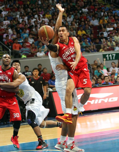 Ginebra bamboozles Barako Bull to tie for lead