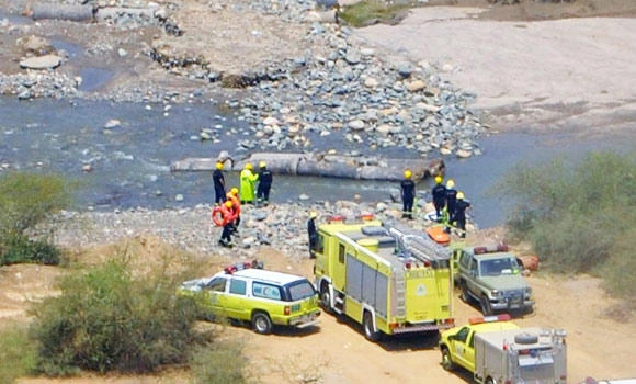 Border Guards rescue 12 sailors and swimmer in EP