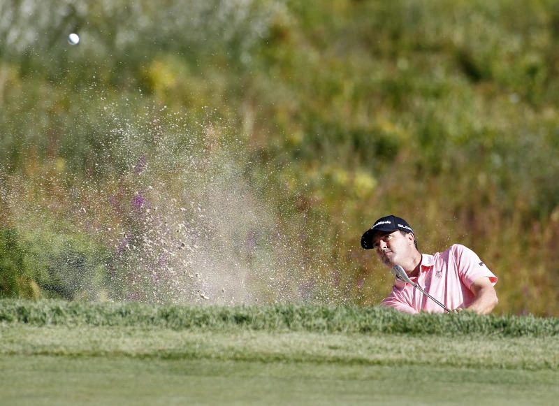 Palmer in hot start, grabs lead with 63