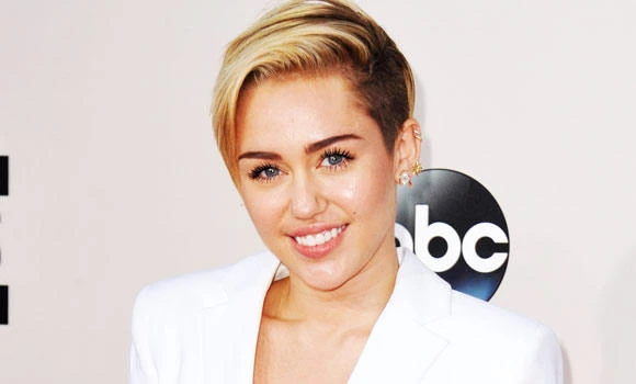 Miley Cyrus out with her meme