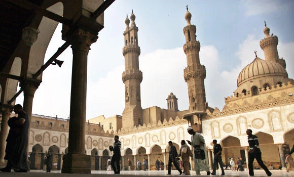 King funds renovation of Al-Azhar