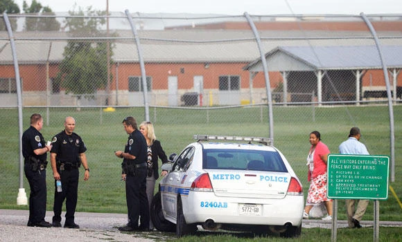 Over 30 US teens escape from detention center