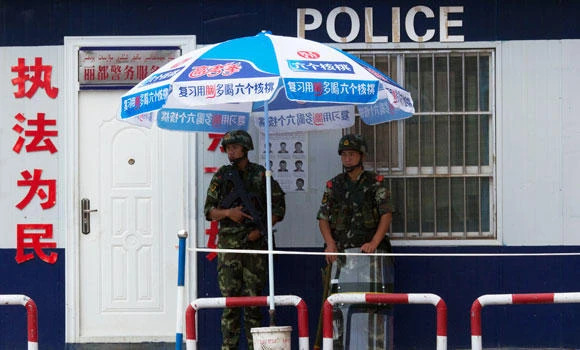 Chinese inmates kill guard, break out of jail