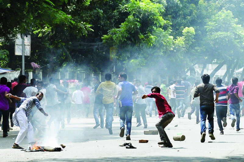 BNP supporters clash with police in Dhaka