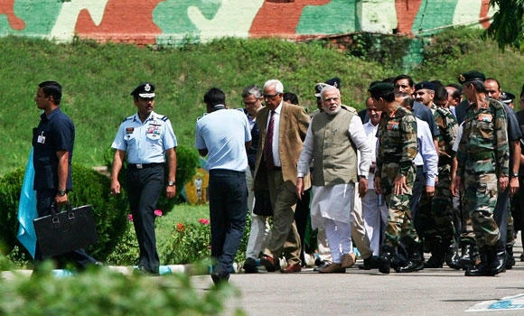 Modi visits flood-affected Kashmir; toll reaches 175