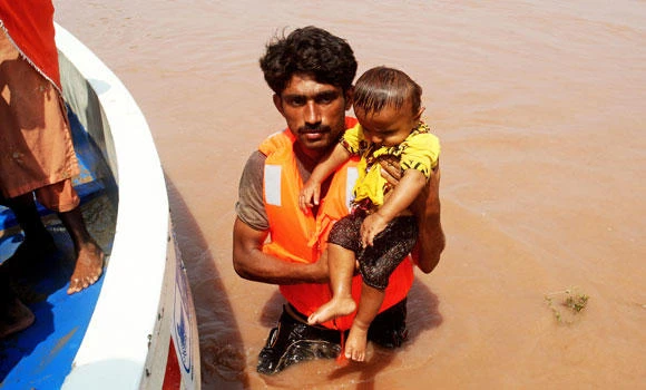 11 die in Lahore mosque collapse