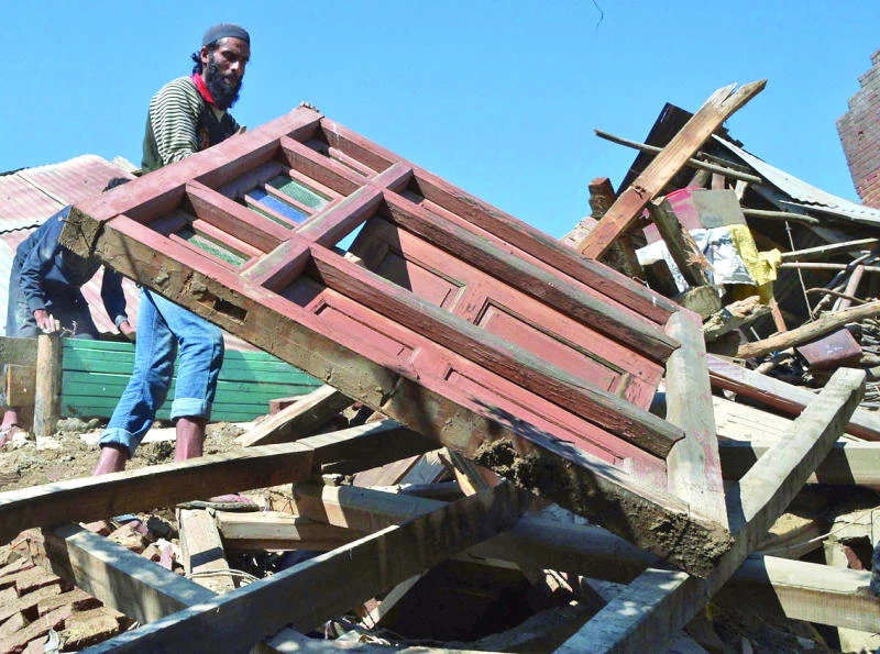 Kashmir separatists suspend militancy to help flood efforts