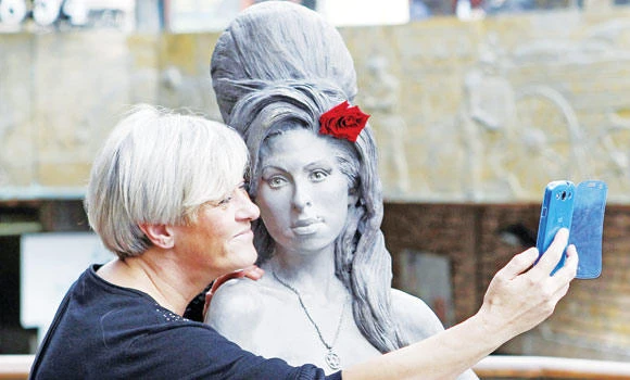 Amy Winehouse statue unveiled in London