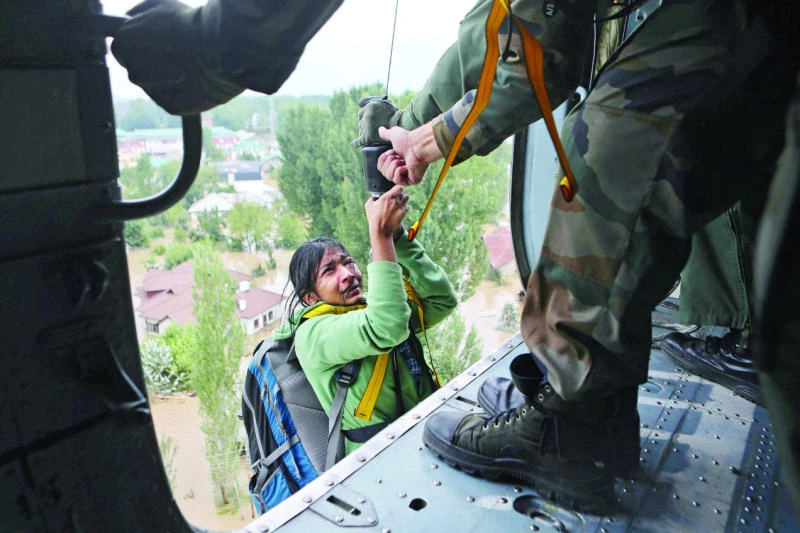 Contaminated water ‘raising health risk’ after Kashmir floods