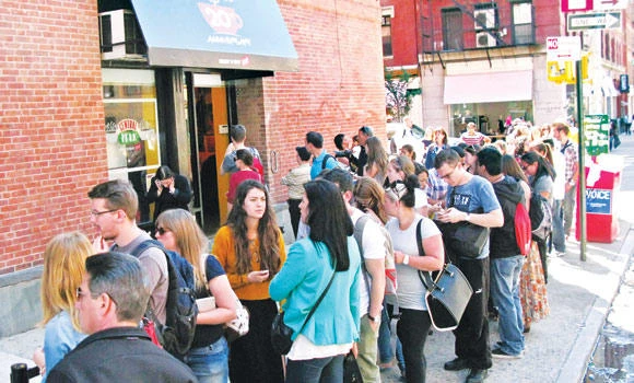 ‘Friends’ fans flock to NY pop-up cafe
