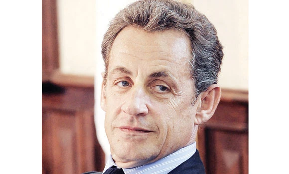 Sarkozy announces political comeback