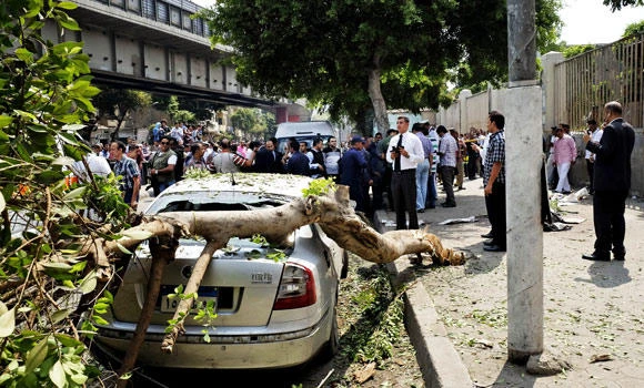 Cairo blast kills 3 police officers